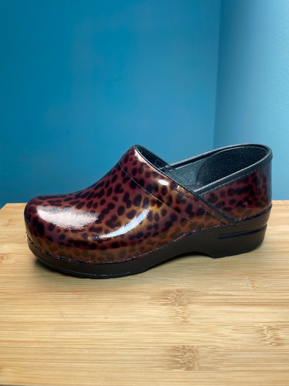 Dansko Professional Patent Leather Leopard Print Clogs Slip On Shoes 38 7.5 8